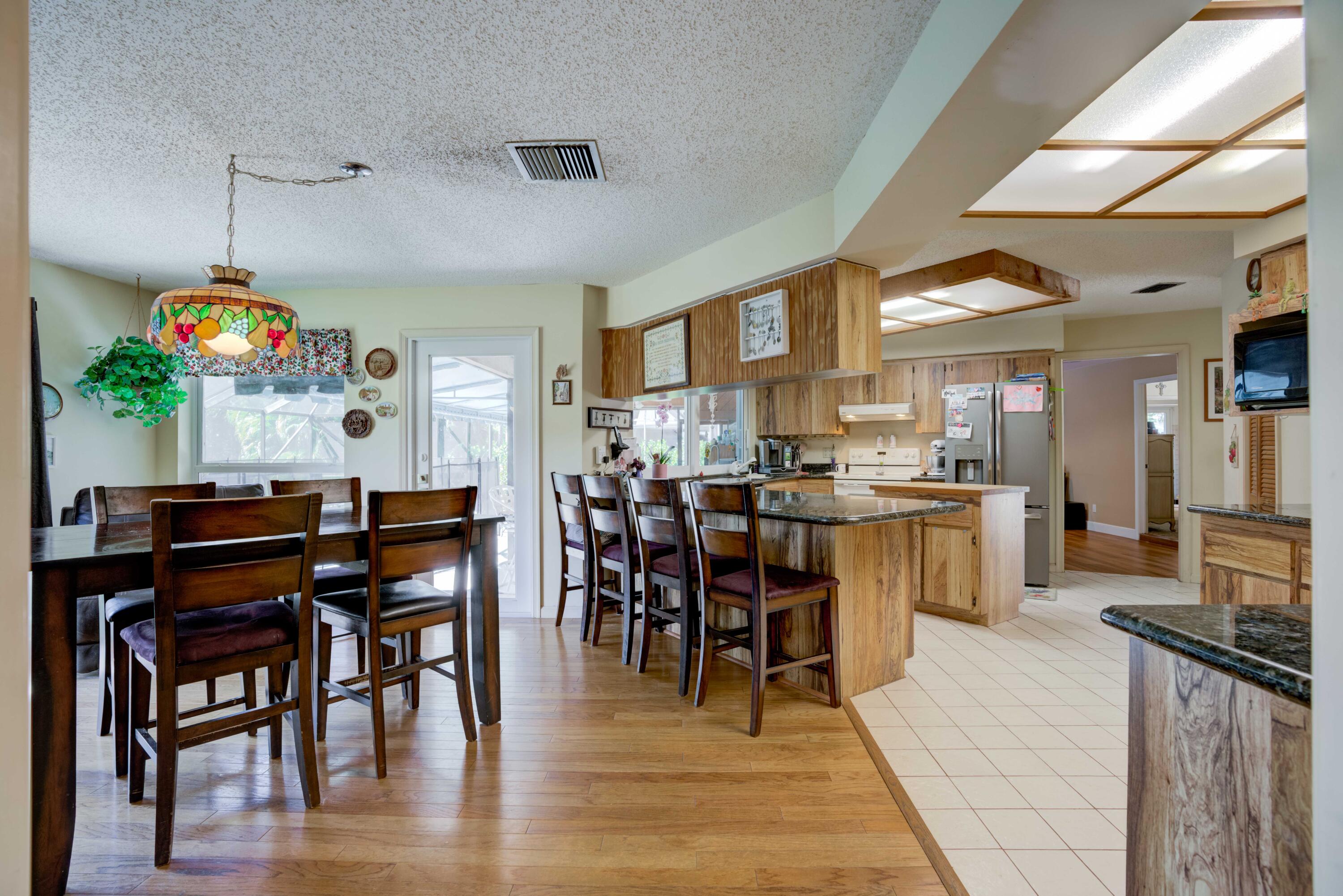 9524 Southeast Cove Point Street Jupiter, FL 33469 - Photo 33 of 58 Family room / Kitchen