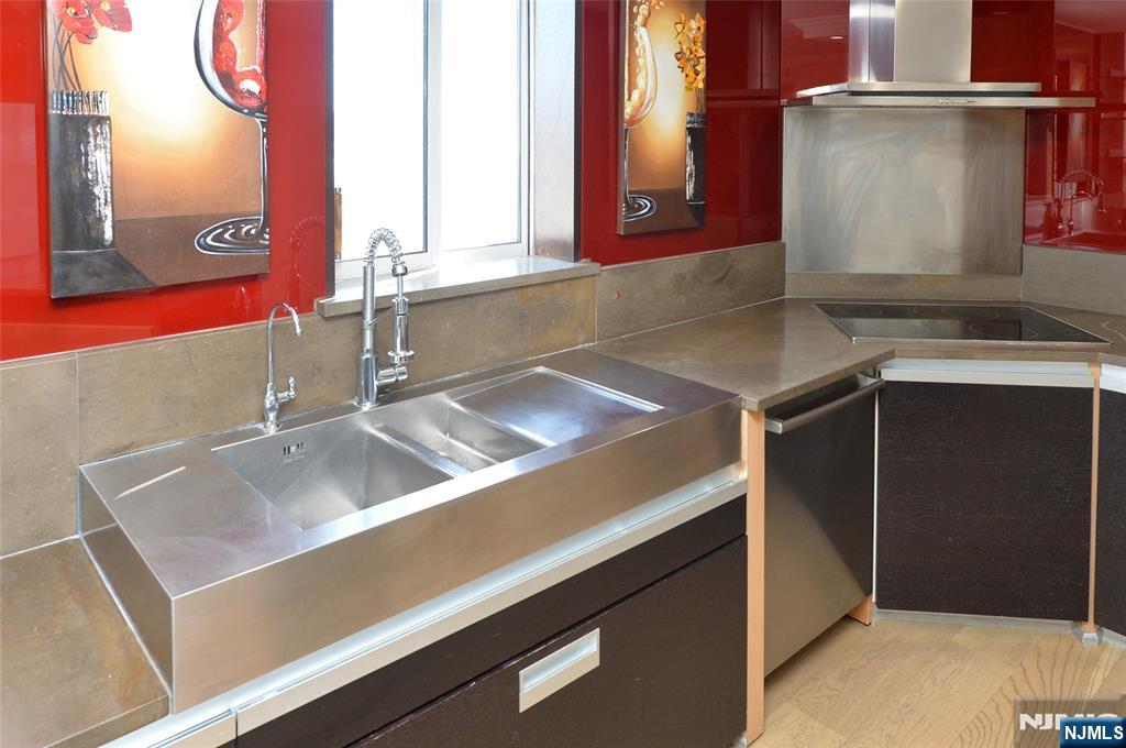 1055 River Road, Unit 310 Edgewater, NJ 07020 - Photo 5 of 37