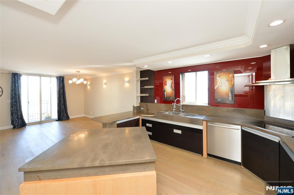 1055 River Road, Unit 310 Edgewater, NJ 07020 - Photo 7 of 37