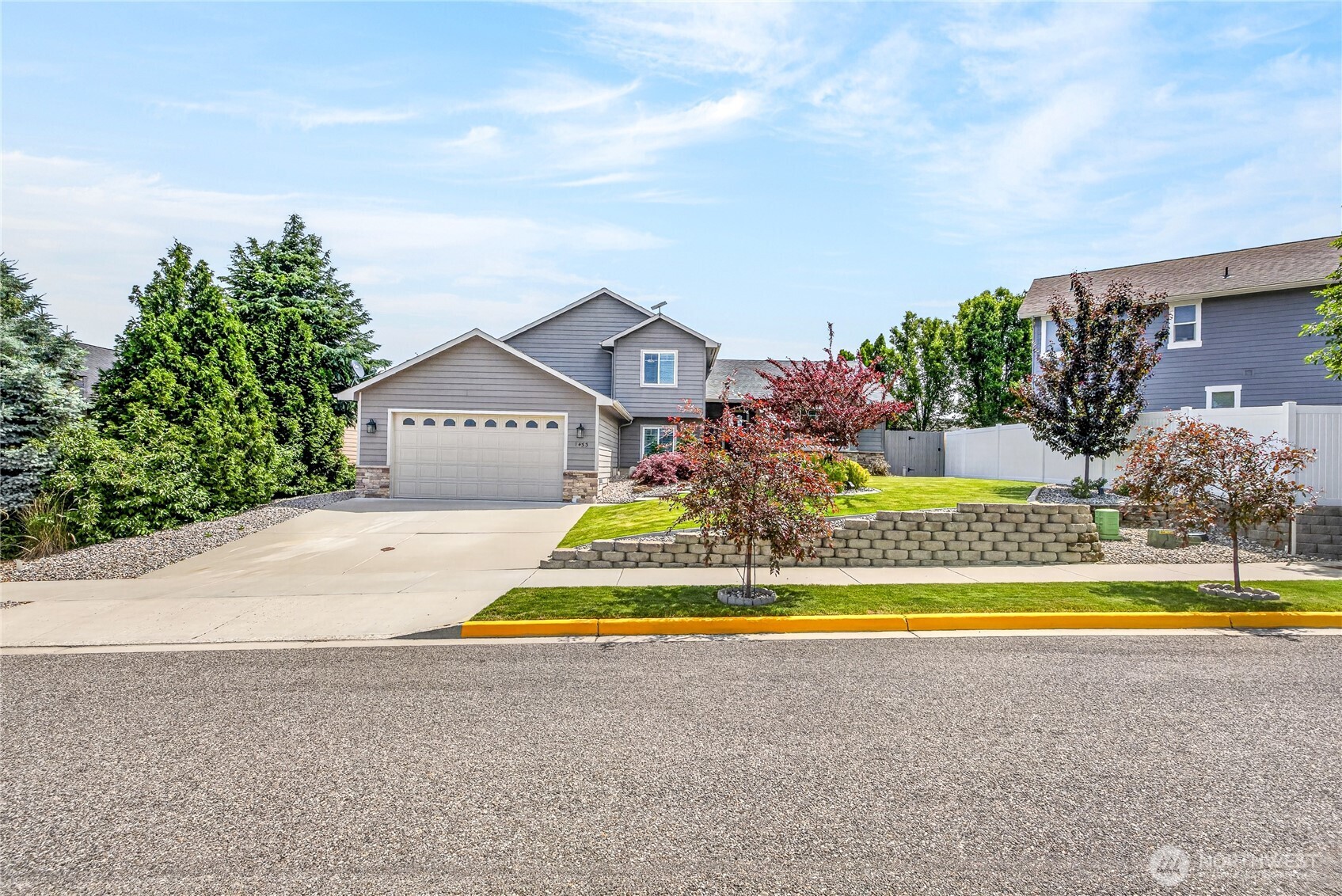 1453 Copper Loop East Wenatchee, WA 98802 - Photo 2 of 40