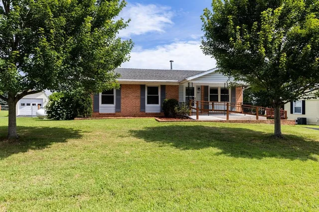 $334,900 | 38 Greenbriar Lane, Stuarts Draft, VA 24477