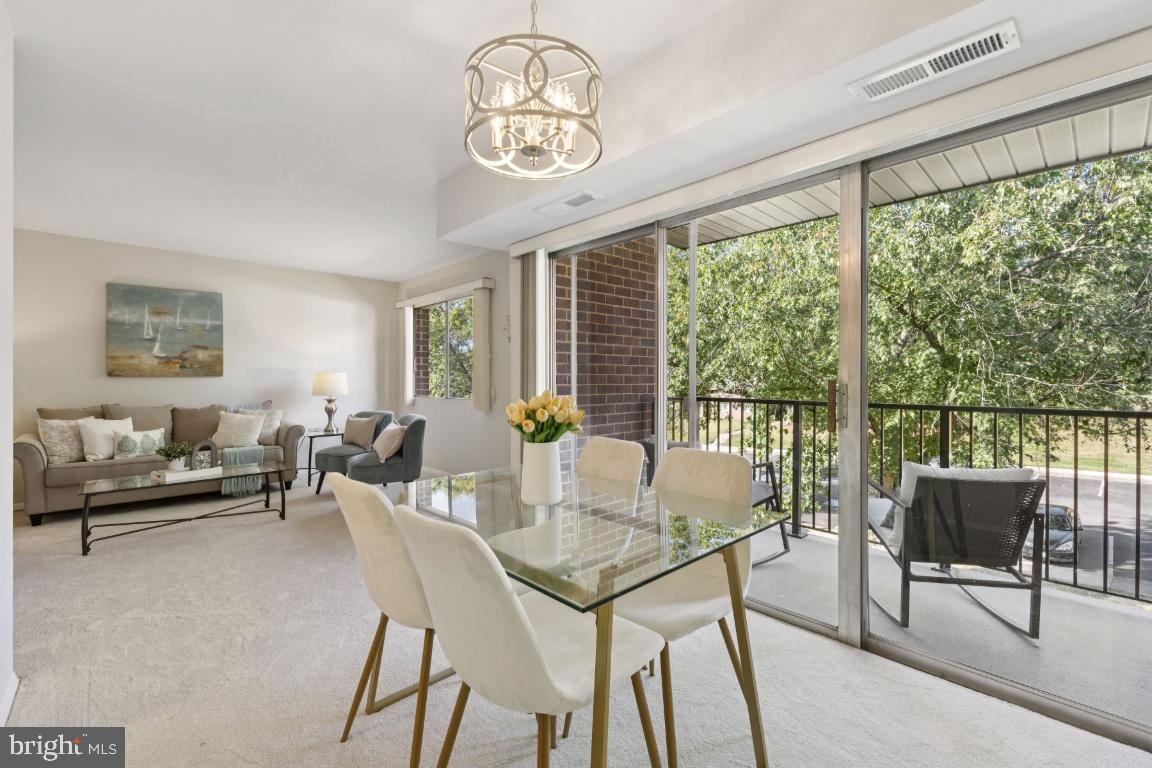 Welcome to like-new Dara Drive #301!