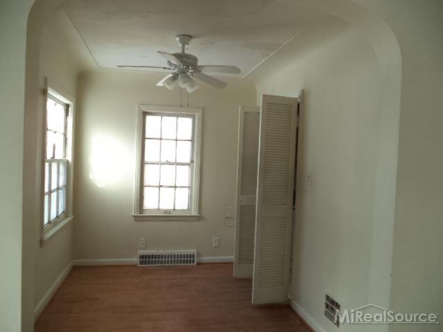 1792 Roslyn Road Grosse Pointe Woods, MI 48236 - Photo 5 of 18