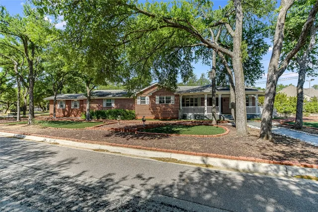 $1,075,000 | 11906 Arch Hill Drive, Austin, TX 78750