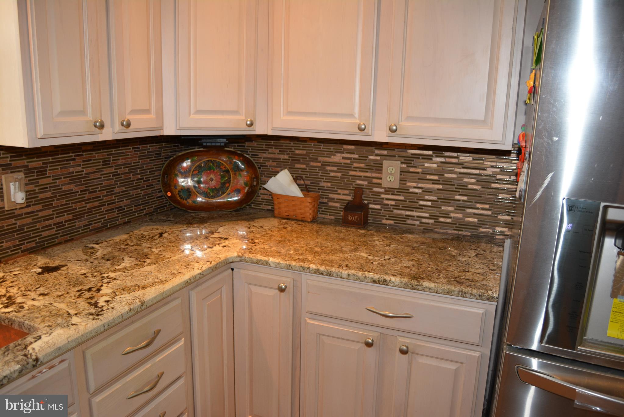 52 Linden Road Burlington, NJ 08016 - Photo 11 of 32 Kitchen Granite