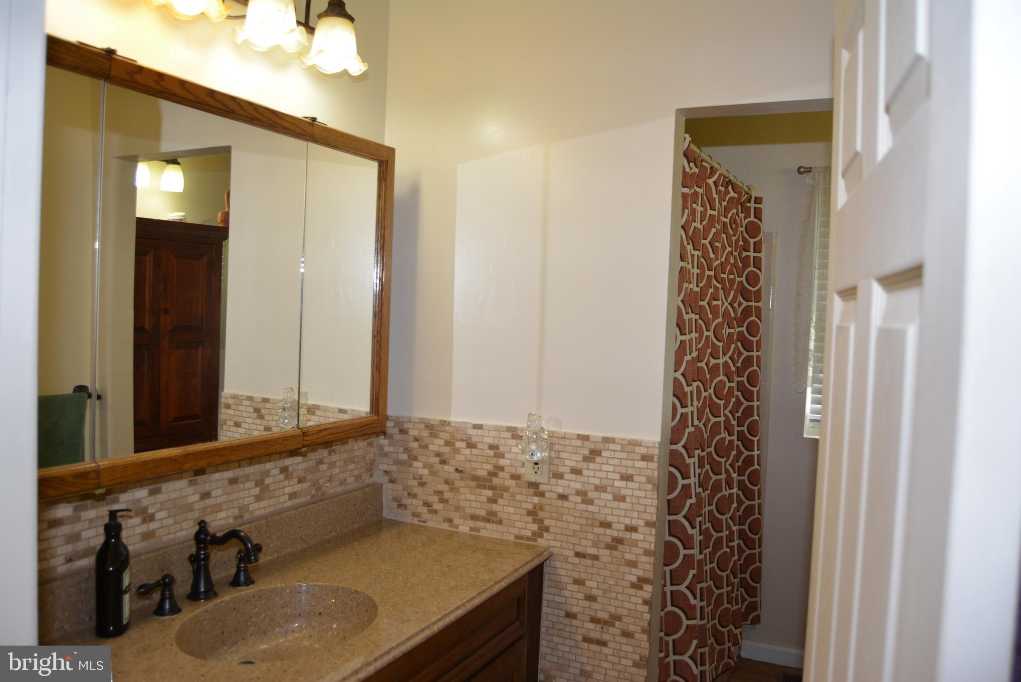 52 Linden Road Burlington, NJ 08016 - Photo 19 of 32 Main Bathroom
