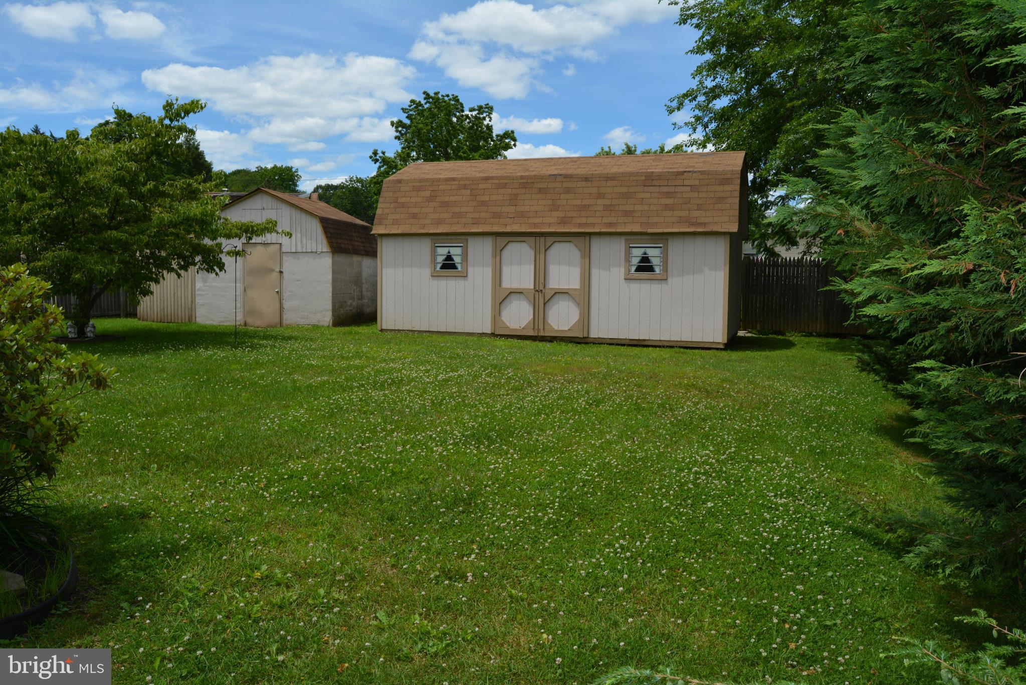 52 Linden Road Burlington, NJ 08016 - Photo 26 of 32 Back Yard Sheds
