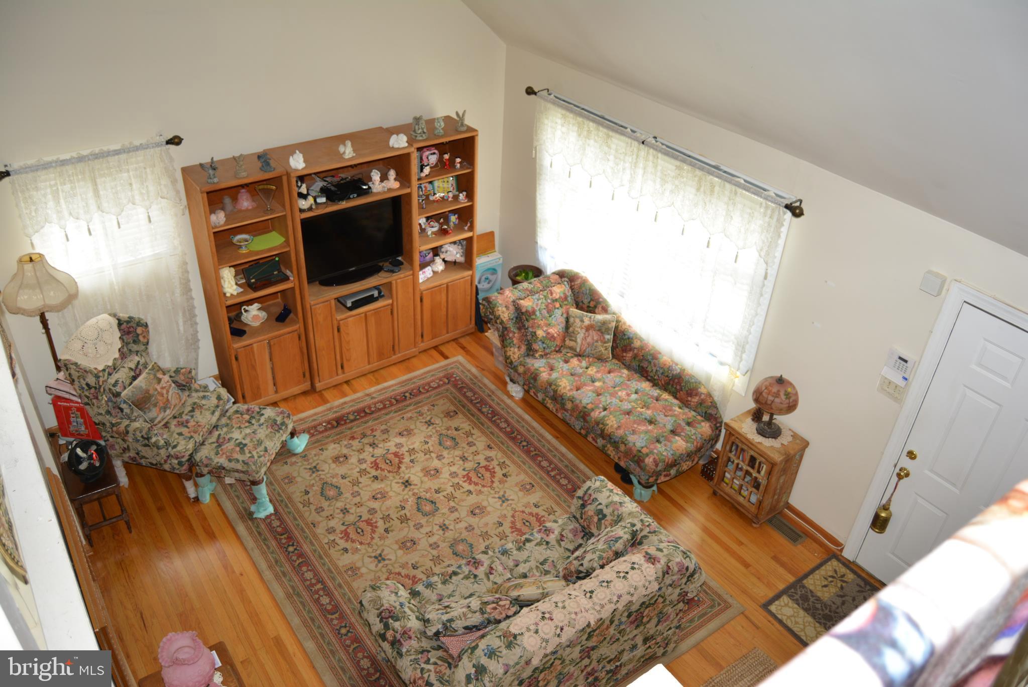 52 Linden Road Burlington, NJ 08016 - Photo 6 of 32 Living Room From Loft