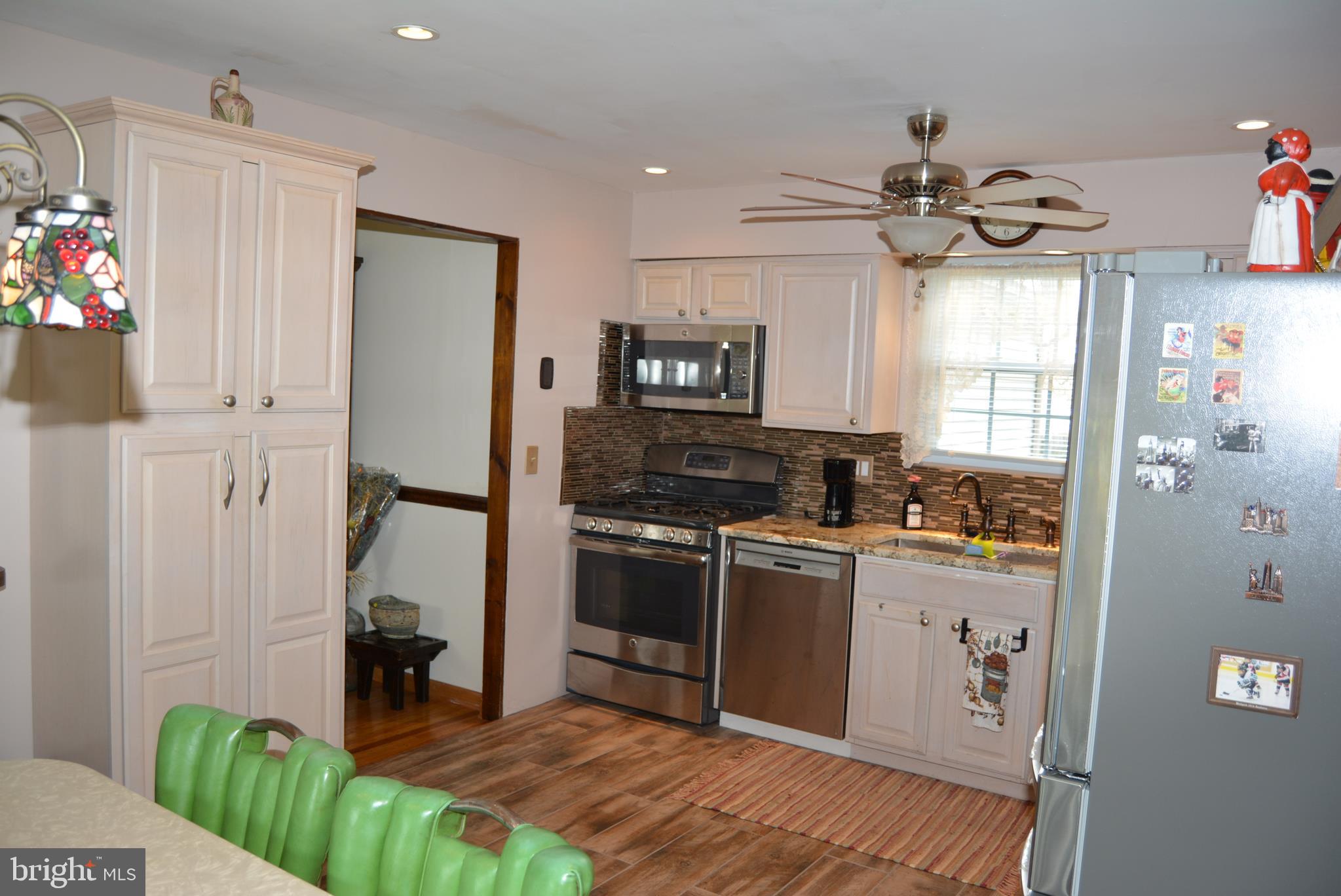 52 Linden Road Burlington, NJ 08016 - Photo 10 of 32 Kitchen