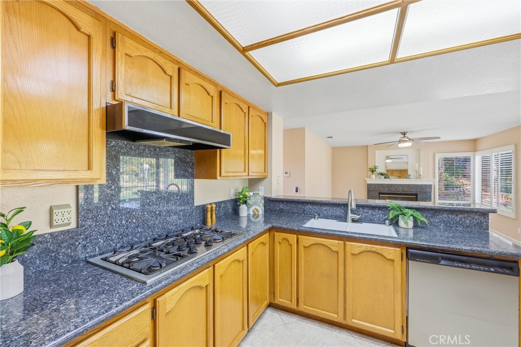 2000 Citrus Wood Lane Riverside, CA 92503 - Photo 8 of 23