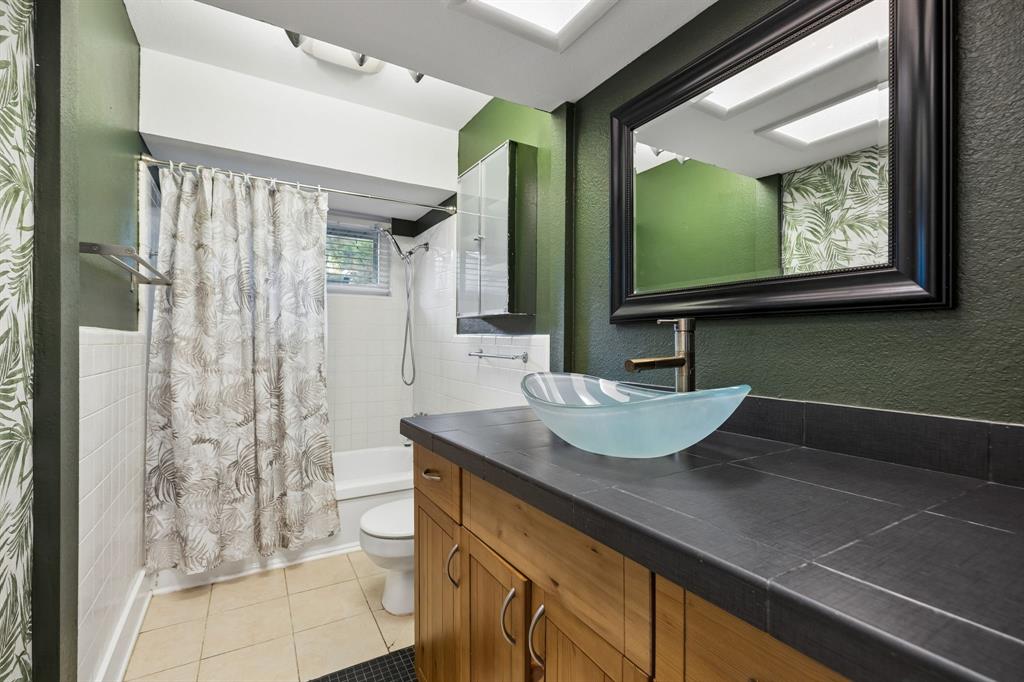 8938 Angleton Place Dallas, TX 75243 - Photo 10 of 27 Gallery Image 10
