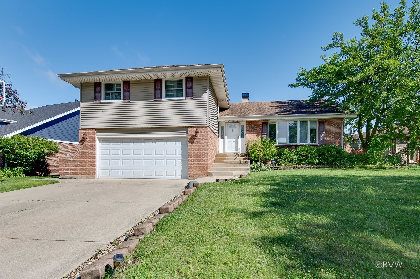 1233 Hickory Trail Addison, IL 60101 - Photo 1 of 36