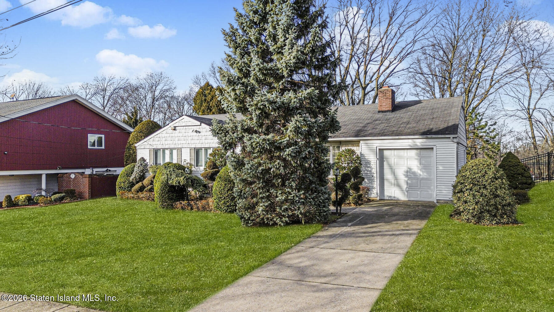 35 Rice Avenue Staten Island, NY 10301 - Photo 2 of 33 a front view of a house with a garden