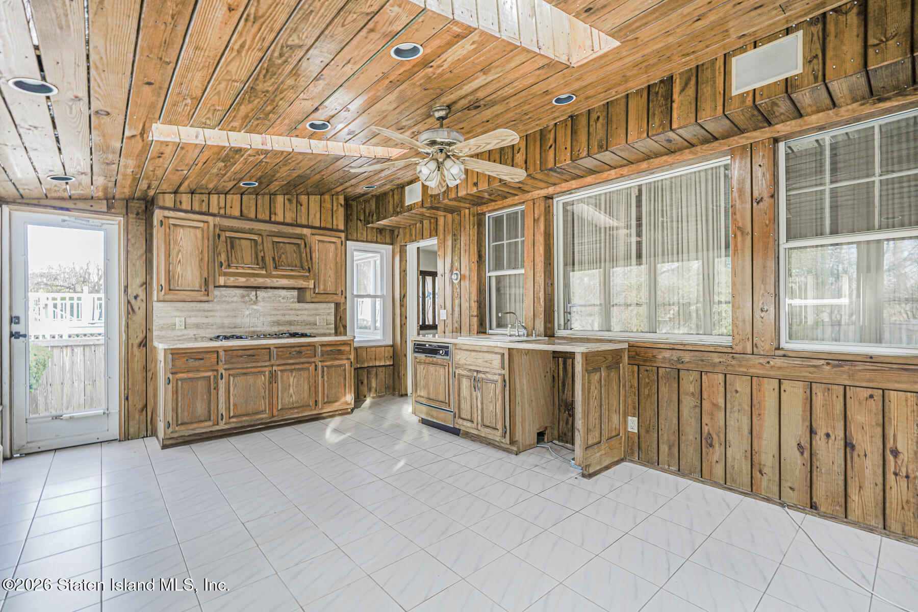 35 Rice Avenue Staten Island, NY 10301 - Photo 28 of 33 a view of a large white building