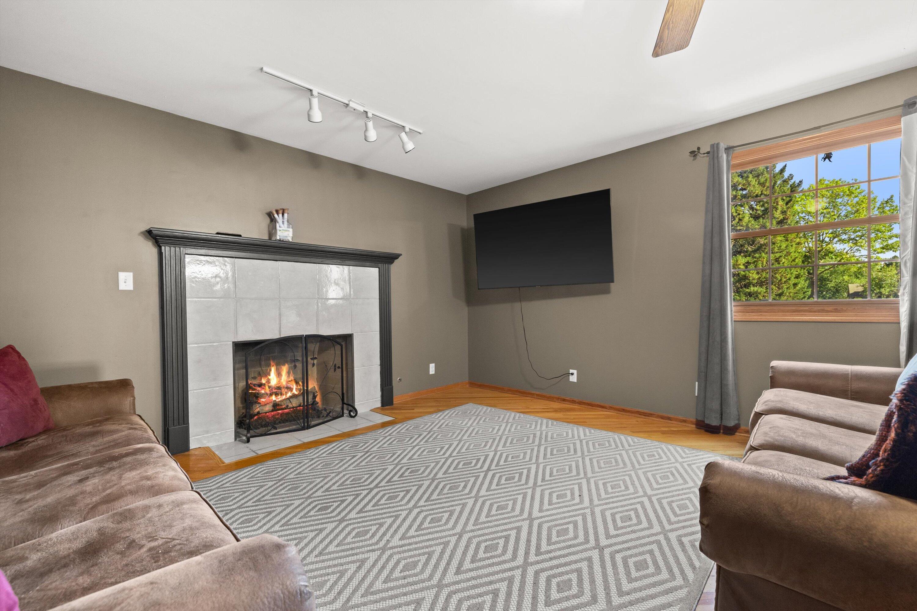 1005 97th Street Pleasant Prairie, WI 53158 - Photo 13 of 50 family room