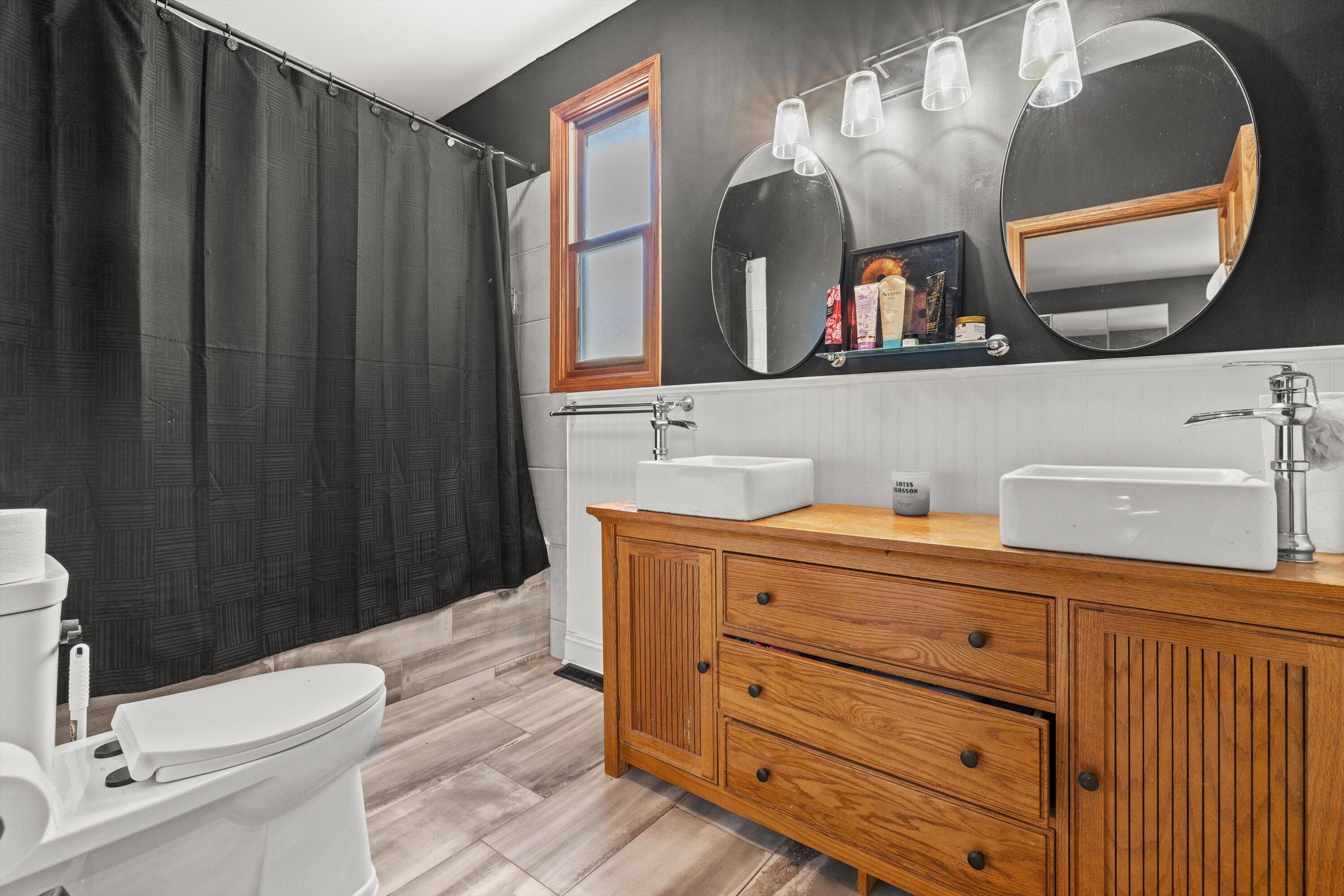 1005 97th Street Pleasant Prairie, WI 53158 - Photo 20 of 50 primary bathroom