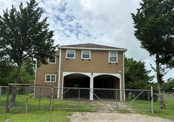 $259,000 | 127 Metzwright Drive, Anahuac, TX 77514