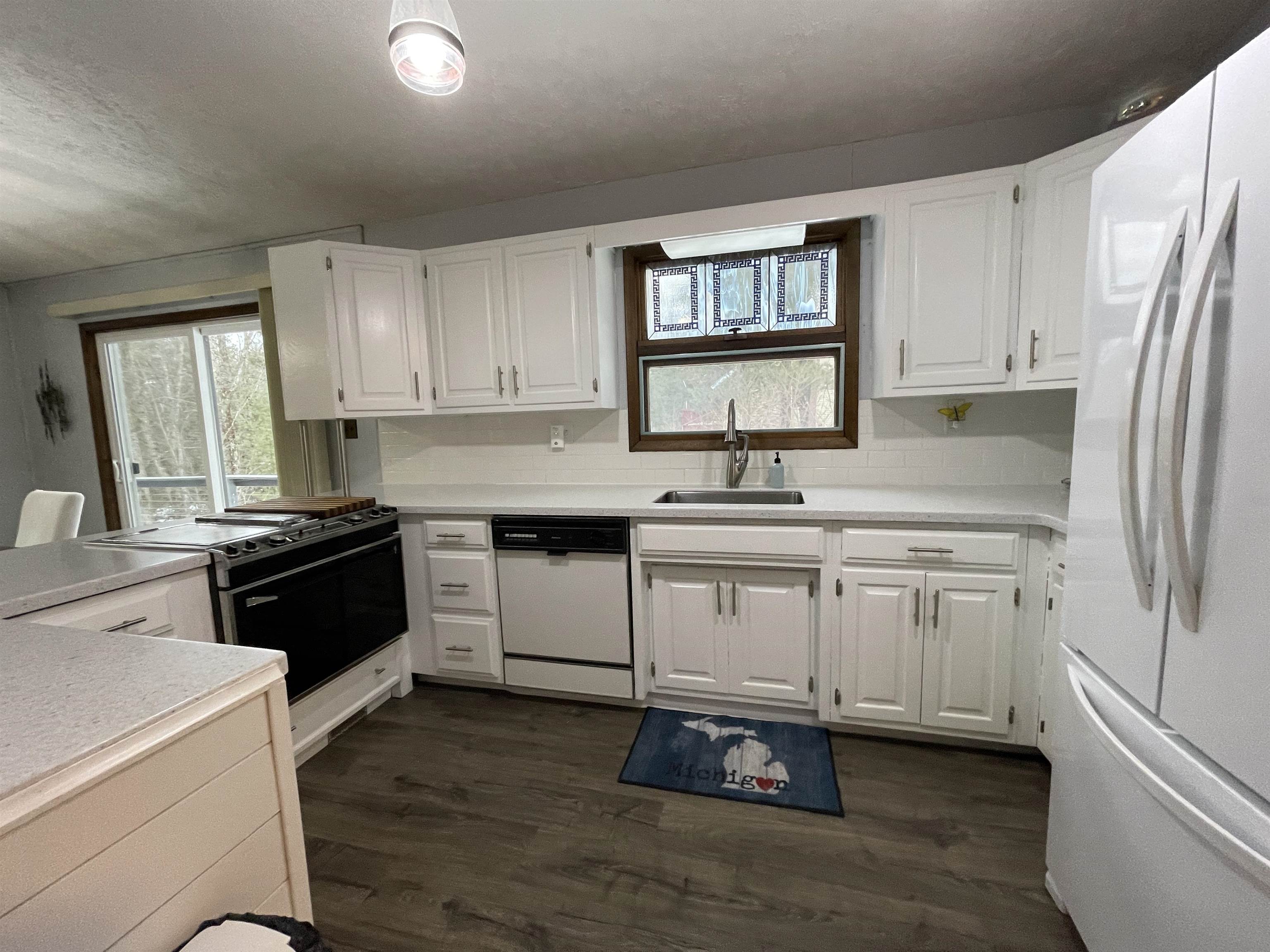 2140 High Road Roscommon, MI 48653 - Photo 7 of 38 1896974-6.JPG