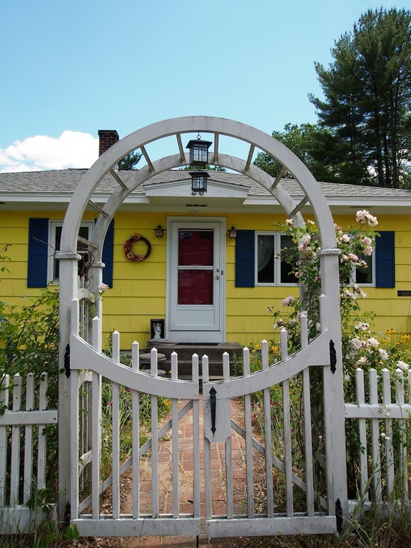 26 Worcester Road Townsend, MA 01469 - Photo 1 of 25 Gallery Image 1