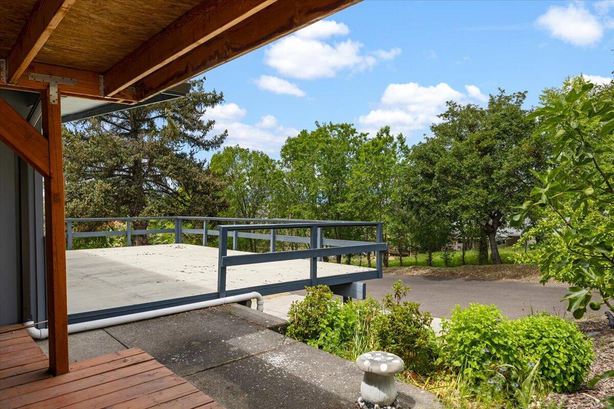 3420 North Foothill Road Medford, OR 97504 - Photo 30 of 31 30
