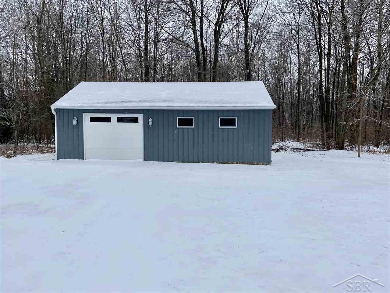 2061 Hotchkiss Road Freeland, MI 48623 - Photo 17 of 19 50003545-16.JPG