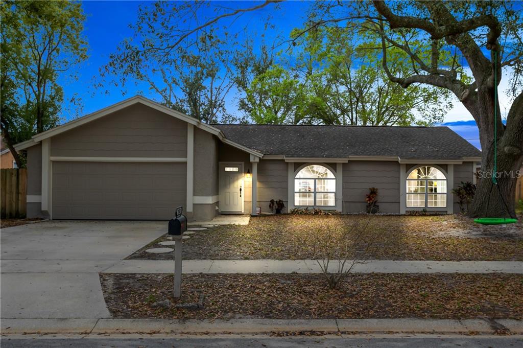 Sprawling 2,200+ square foot, 5 BED, 3 FULL BATH Winter Park Ranch!