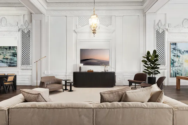 $1,017,000 | 850 North Lake Shore Drive, Unit 201, Chicago, IL 60611