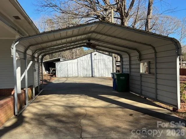 a view of a car garage of the house