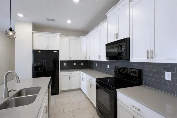 $2,400 | 3943 Cortland Drive, Davenport, FL 33837