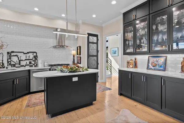 $630,000 | 9 Glen Eagles Drive, Jackson, MS 39211