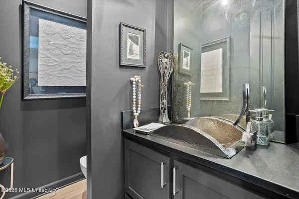$630,000 | 9 Glen Eagles Drive, Jackson, MS 39211