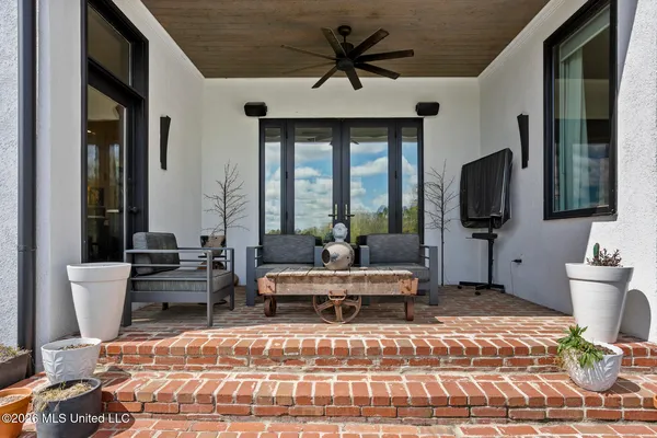 $630,000 | 9 Glen Eagles Drive, Jackson, MS 39211