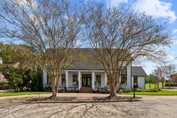 $630,000 | 9 Glen Eagles Drive, Jackson, MS 39211