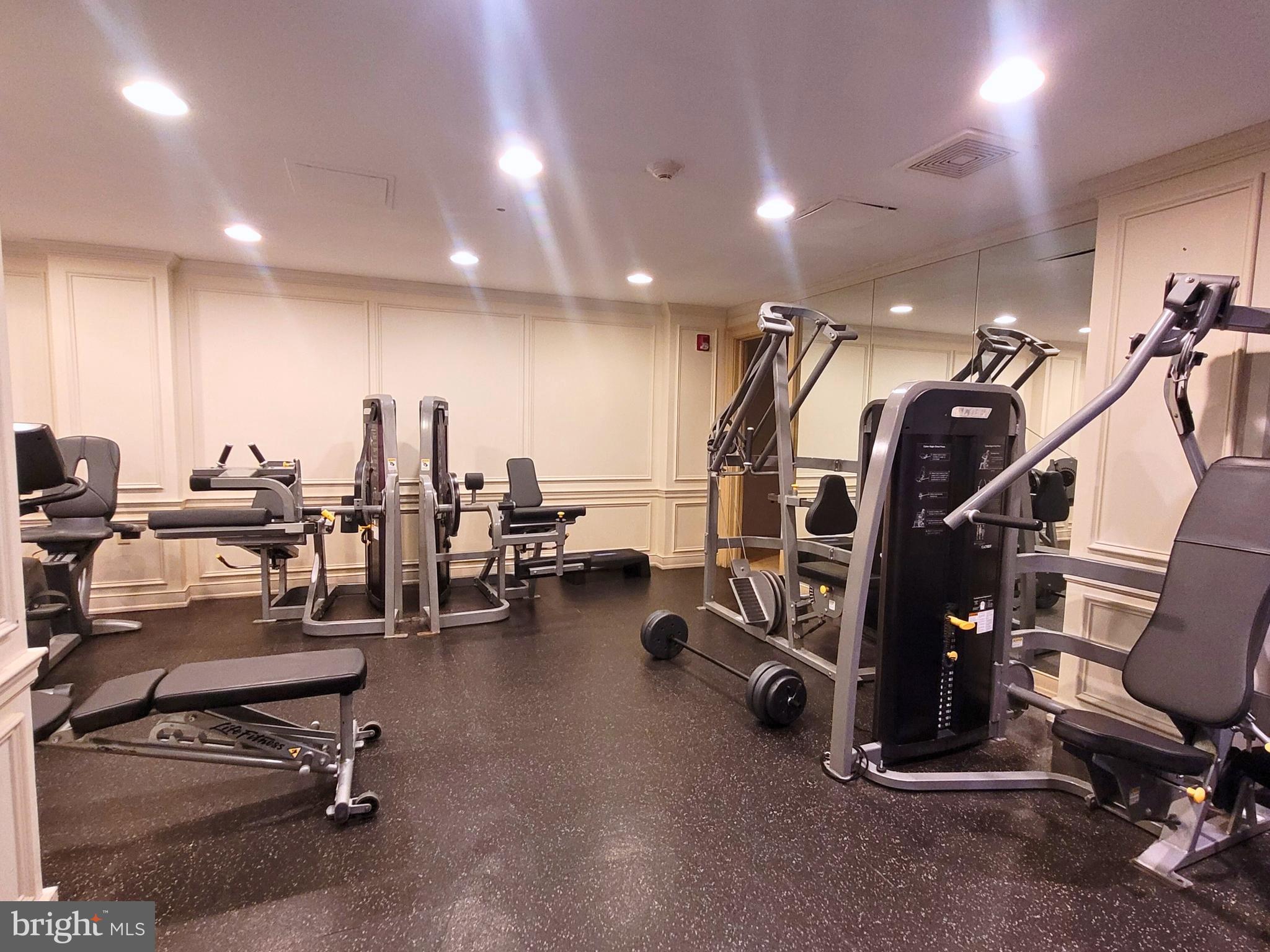 2031 Locust Street, Unit 401 Philadelphia, PA 19103 - Photo 14 of 18