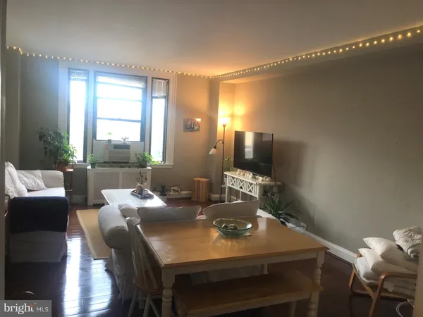 $3,500 | 2031 Locust Street, Unit 401, Philadelphia, PA 19103