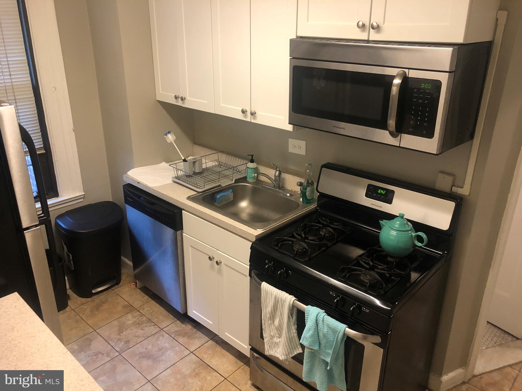 2031 Locust Street, Unit 401 Philadelphia, PA 19103 - Photo 4 of 18