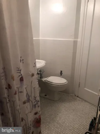 $3,500 | 2031 Locust Street, Unit 401, Philadelphia, PA 19103