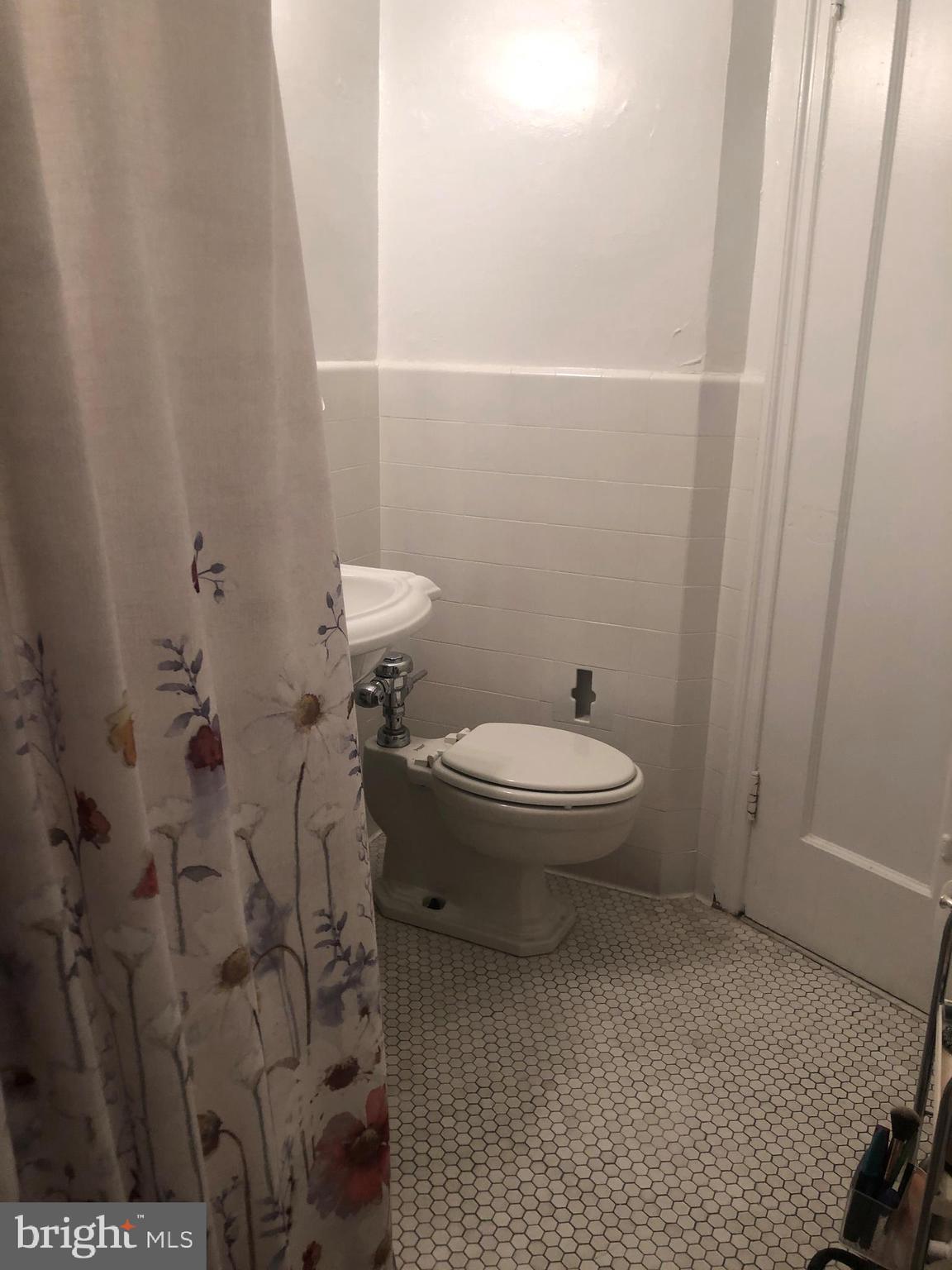 2031 Locust Street, Unit 401 Philadelphia, PA 19103 - Photo 9 of 18