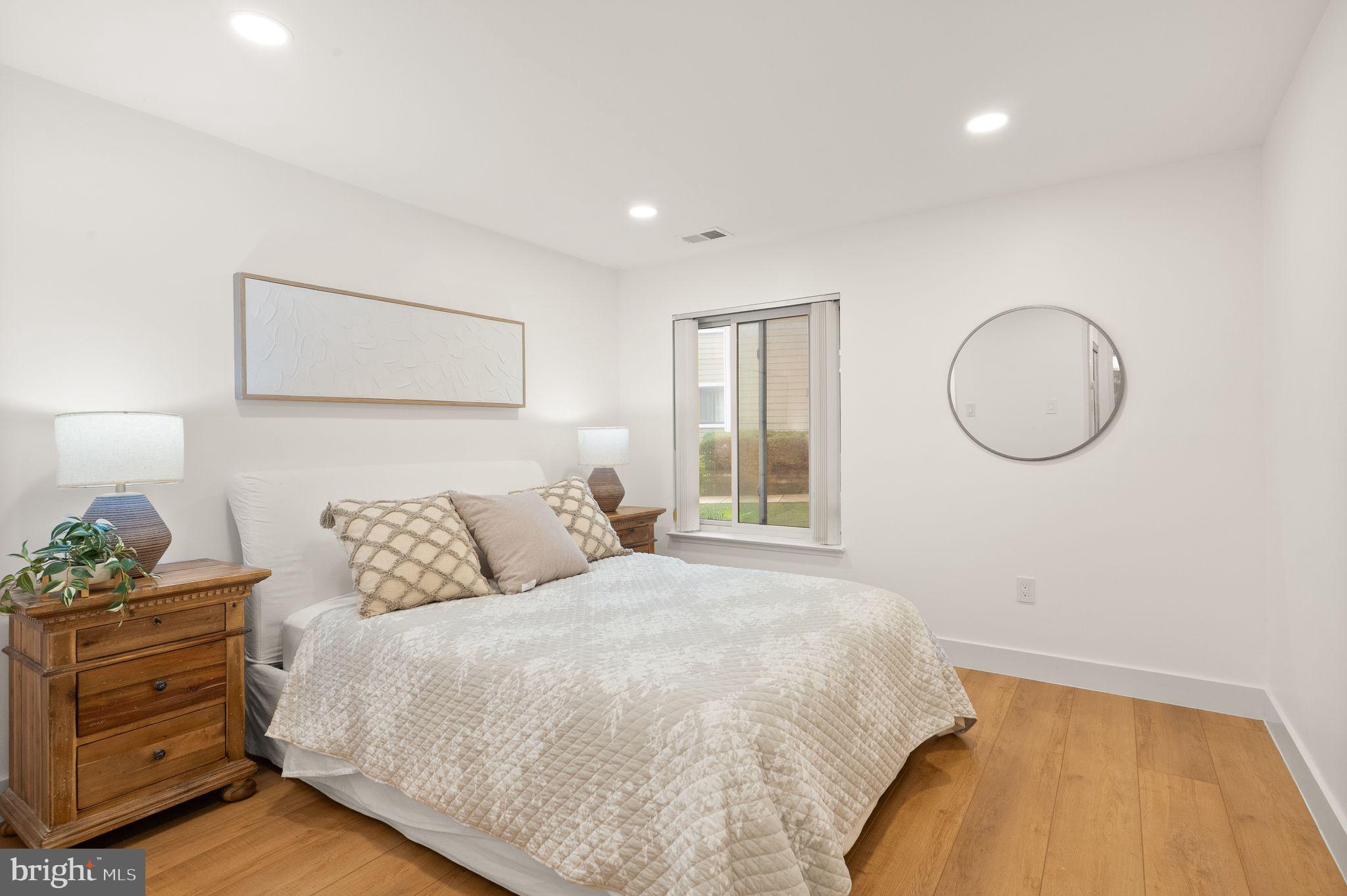 11025A Villaridge Court Reston, VA 20191 - Photo 17 of 38 Large Primary Bedroom