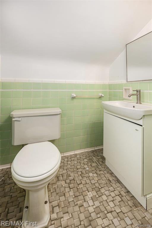 1070 Hampton Road Grosse Pointe Woods, MI 48236 - Photo 15 of 22