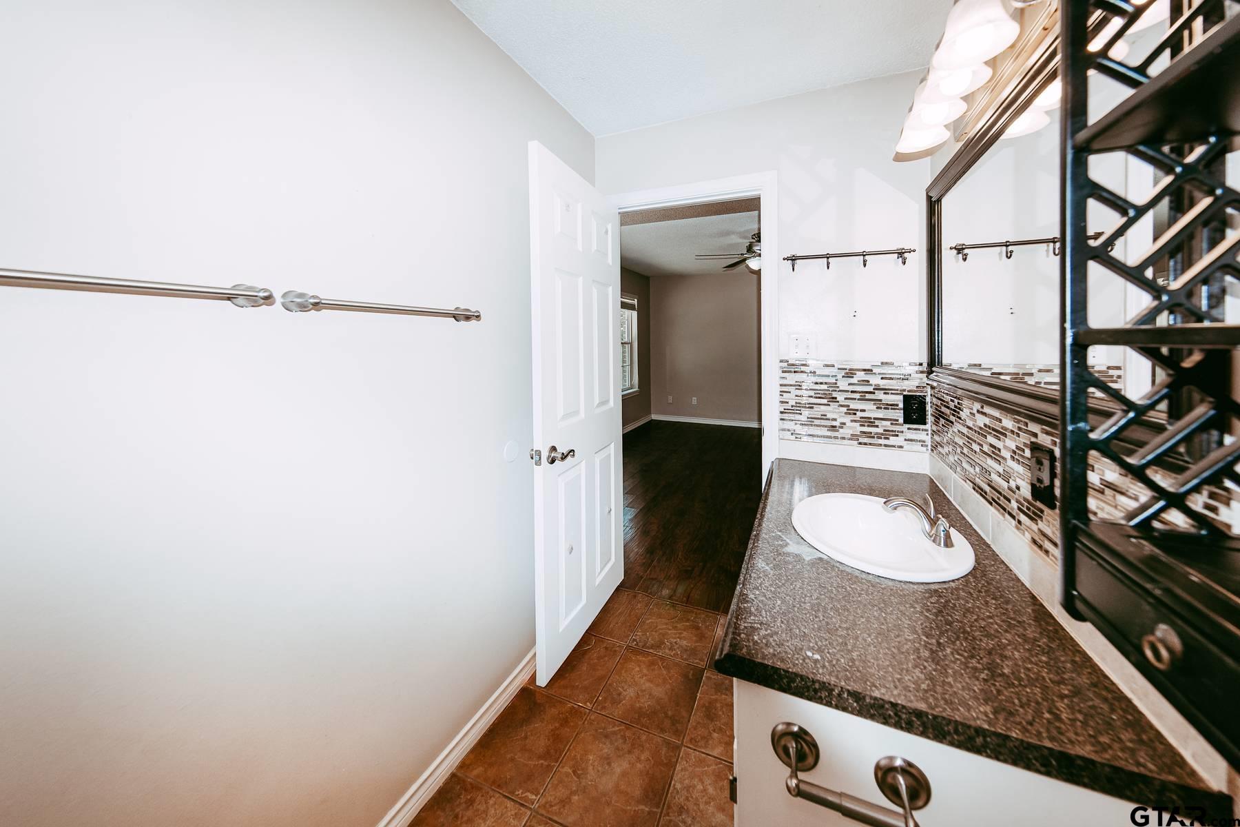 10095 Pine Tree Road Tyler, TX 75707 - Photo 19 of 36 Gallery Image 19