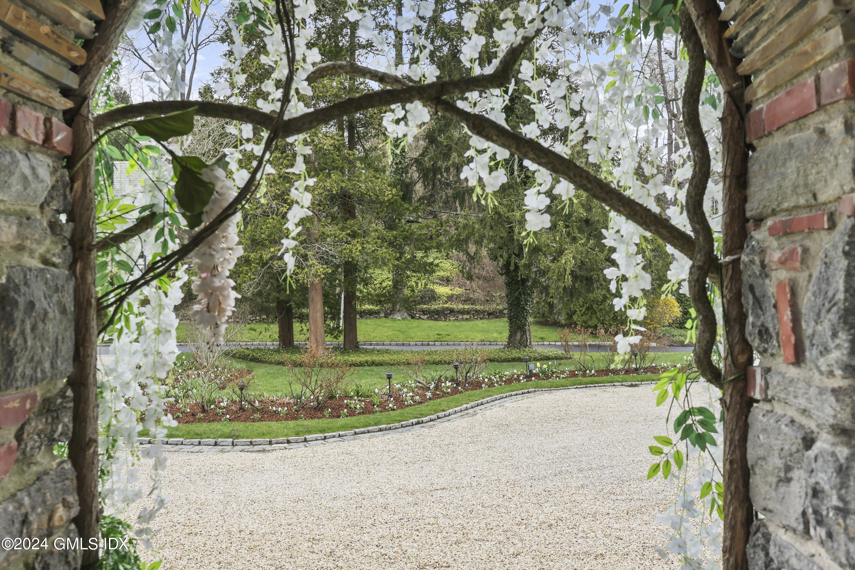 7 Orchard Drive Greenwich, CT 06830 - Photo 7 of 44 Front Yard