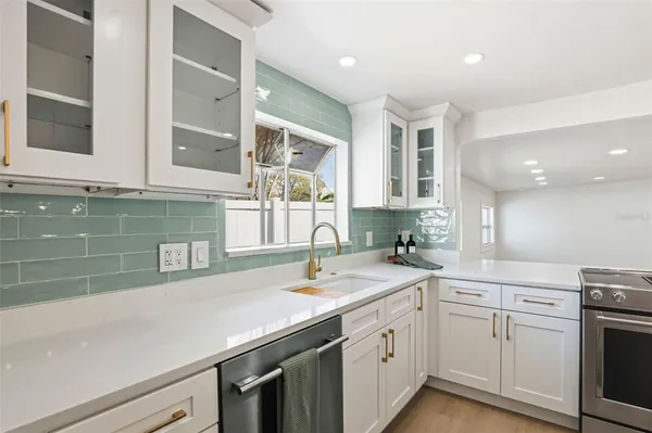 $617,700 | 301 81st Avenue Northeast, St. Petersburg, FL 33702
