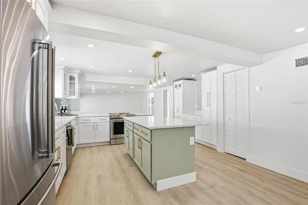 $617,700 | 301 81st Avenue Northeast, St. Petersburg, FL 33702