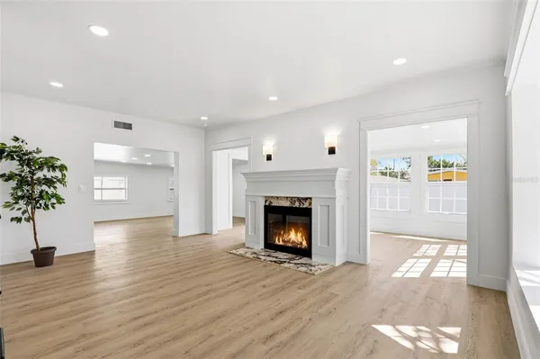 $617,700 | 301 81st Avenue Northeast, St. Petersburg, FL 33702