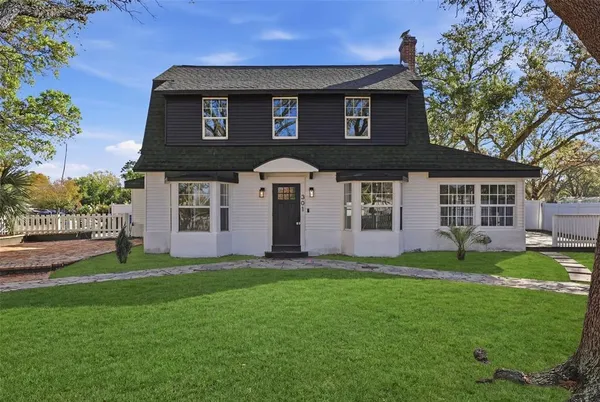 $617,700 | 301 81st Avenue Northeast, St. Petersburg, FL 33702