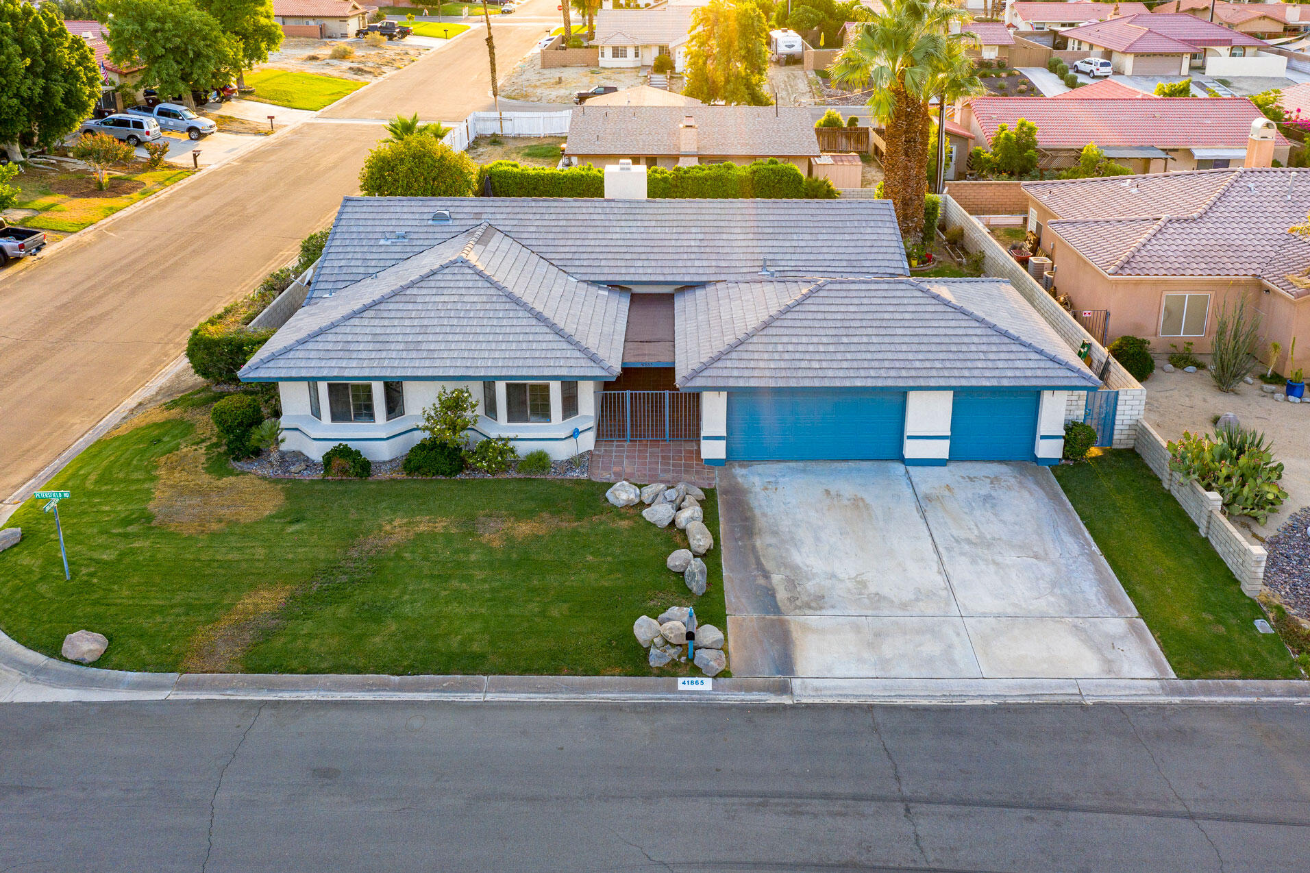 41865 Petersfield Road Bermuda Dunes, CA 92203 - Photo 3 of 26 a house that has a lot of plants and palm trees