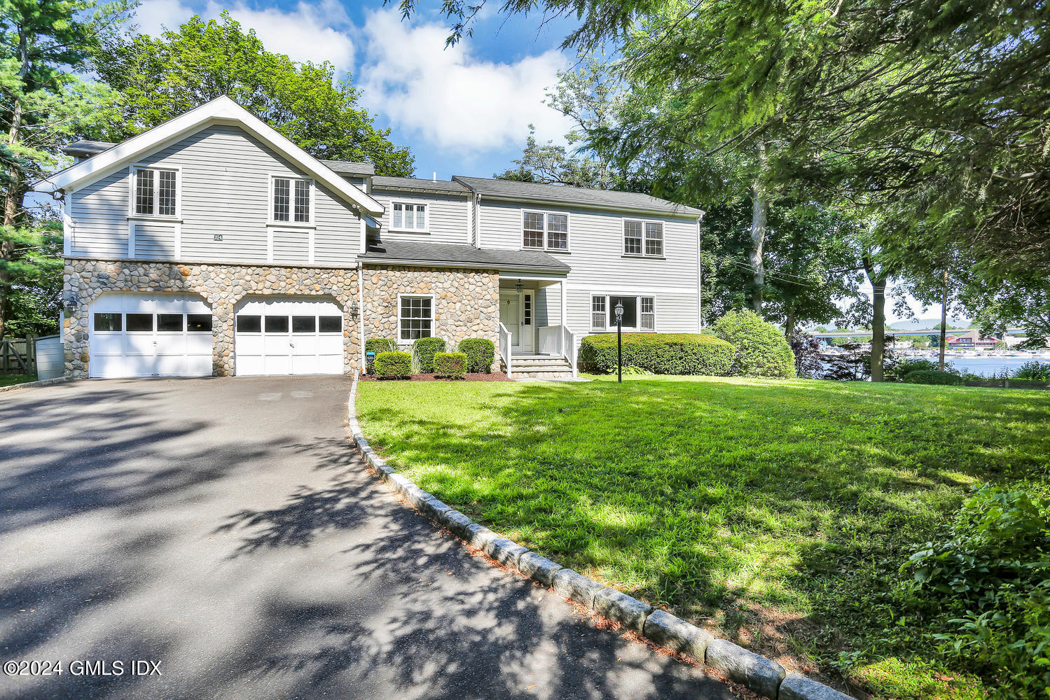 24 Juniper Lane Riverside, CT 06878 - Photo 2 of 35 24 Juniper Ln Riverside CT-large-003-031