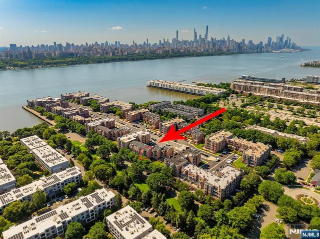 an aerial view of a houses with outdoor space and lake view
