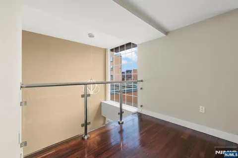 a picture of a room with a floor plan